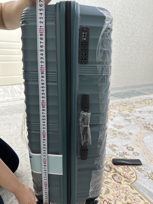 Новый чемодан продается