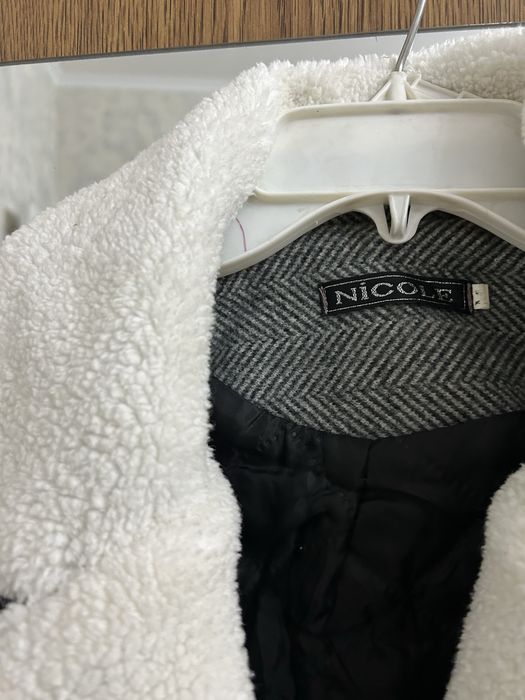 Продаются пальто и куртки по 100 тыс