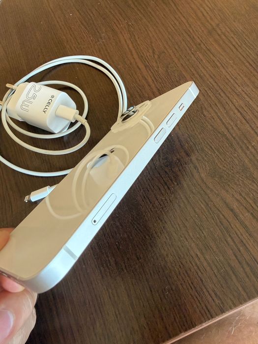 Продавам Iphone 14