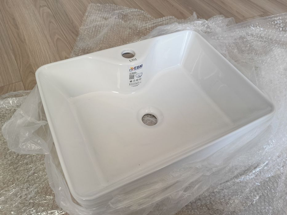 Раковина новая в коробке