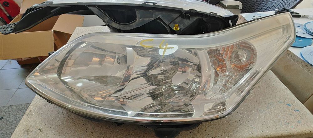 Far dreapta stanga Citroen C4 MK1 european