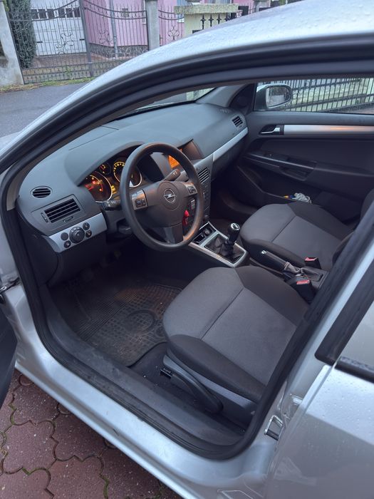 Opel astra H 2004