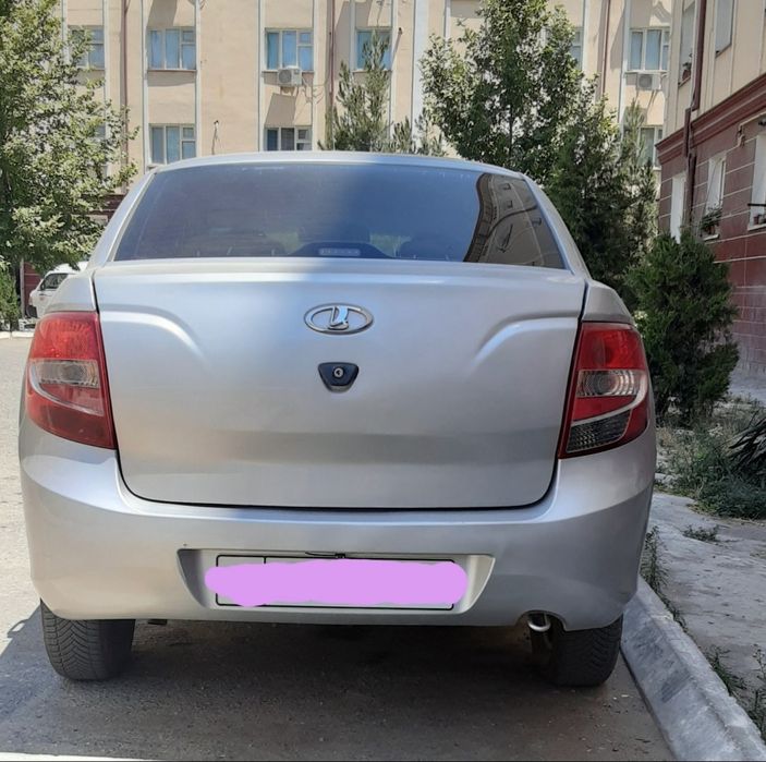 Lada Granta yengil avtomobili yaxshi narxda sotiladi
