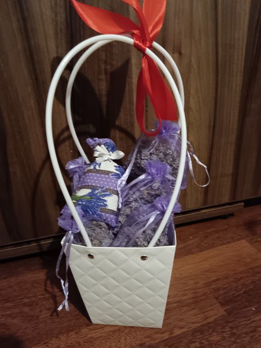 Vând săculeți lavanda