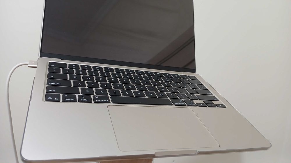 MacBook Air 13-inch, M4, 2025