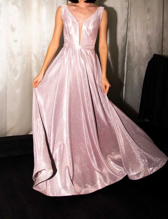 Бална рокля с блясък ефект !