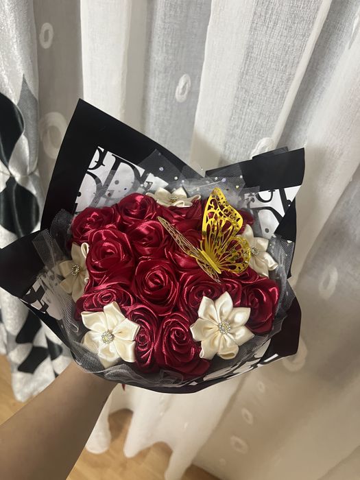Buchet trandafiri din satin