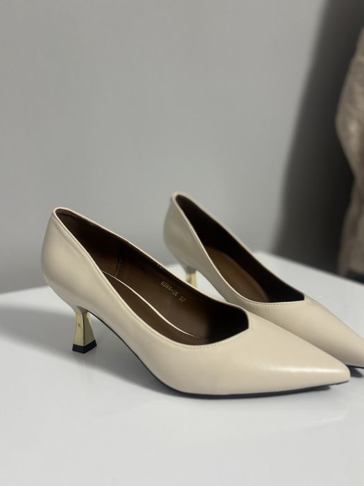 туфли бежевого цвета