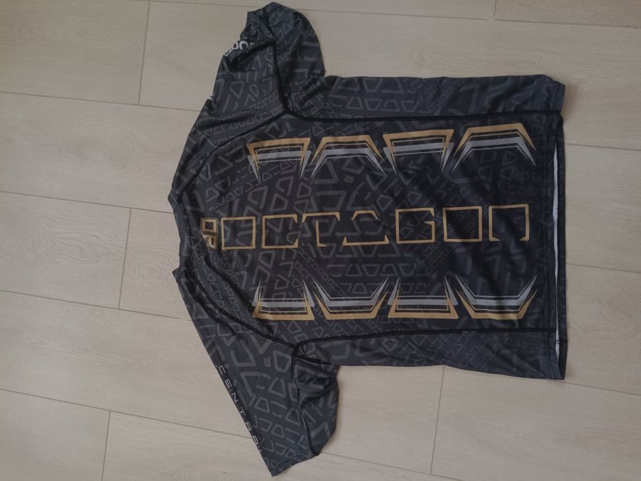 Футболка оригинал размер 50-52