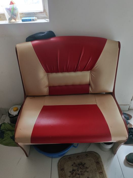 Продам кухонный диван угловой