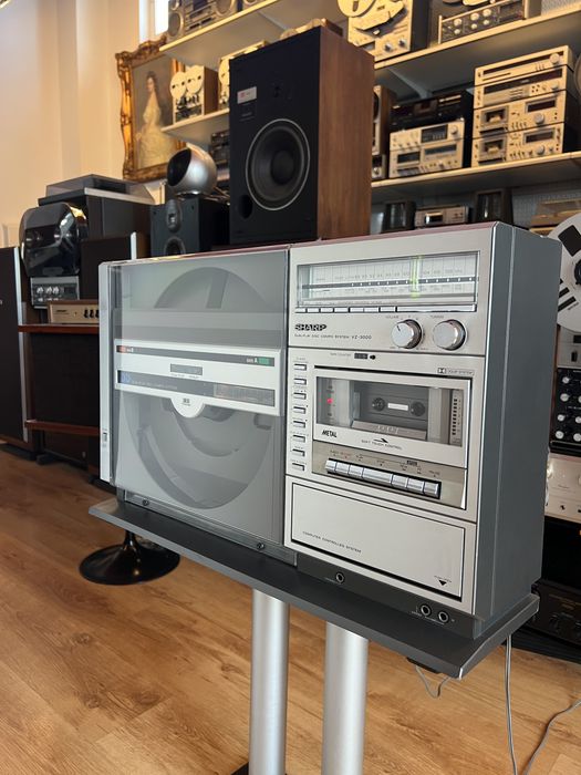 Sharp VZ-3000 – Sistemul audio cu pickup vertical, deck și radio, care redă automat ambele fețe ale vinilului
