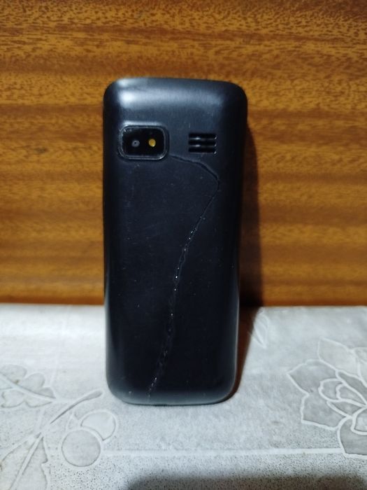 Продам кнопочный телефон