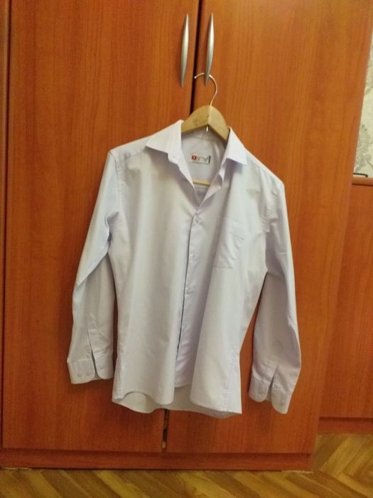 Продаётся мужская рубашка.