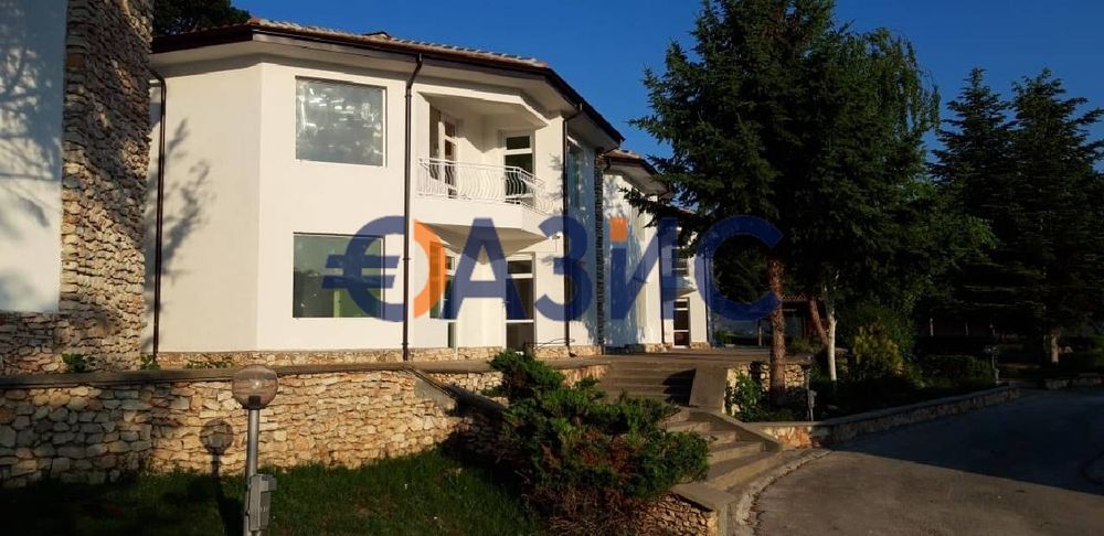 Продава се Хотел в с. Рогачево, Област Добрич - 2564 кв.м за 458 €/кв.м - Снимка #1
