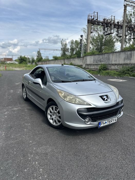 Vând Peugeot 207cc