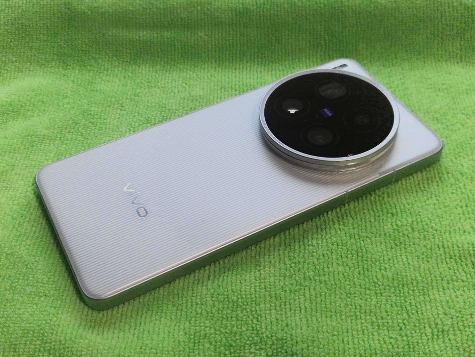 Telefon VIVO X200 Ultra 16gb/512gb alb, ca nou, cutie