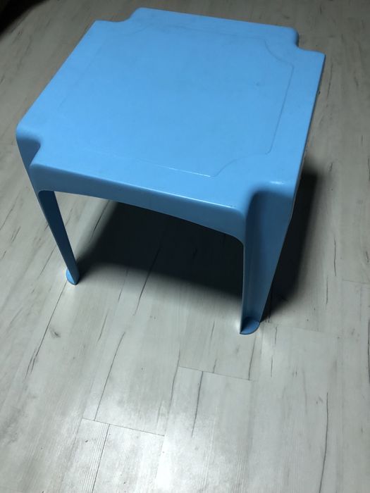 Продам.Детский столик.Рассчитан  на четверых детей