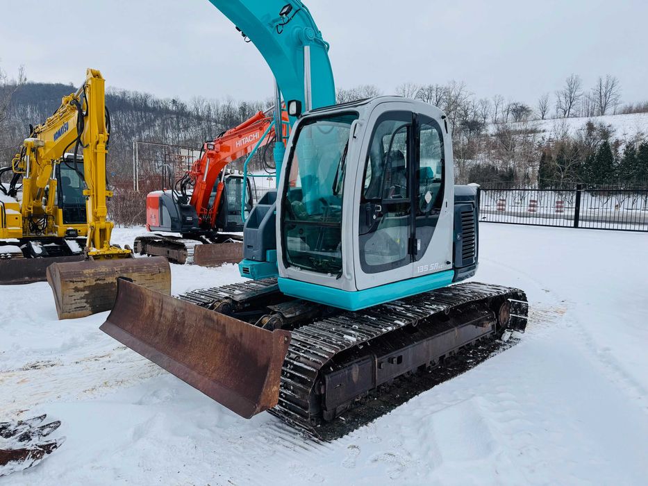 Excavator senile cu lama Kobelco SK 135, an fab. 2004, 15 tone, 2 cupe