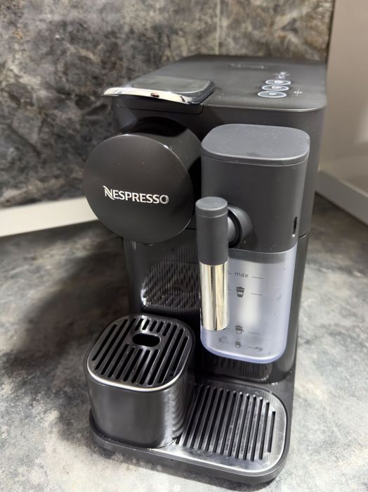 Espressor capsule NESPRESSO Lattissima One Evolution, negru