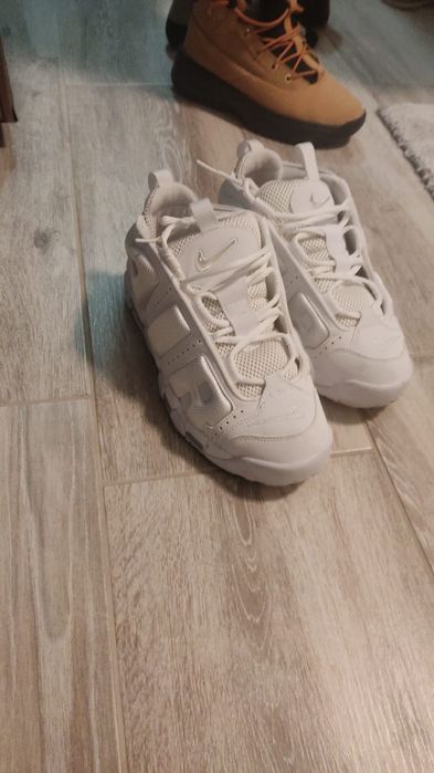 Adidași nike uptempo