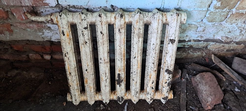 Продам чугунные батарей 3 шт