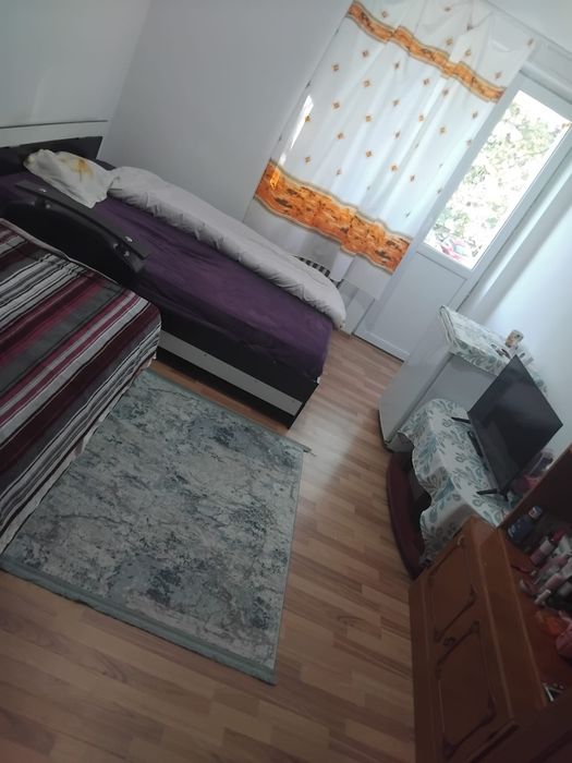 Inchiriez garsoniera zona Moroasa