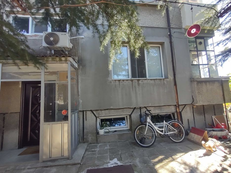 Продавам етаж от къща в Първомай