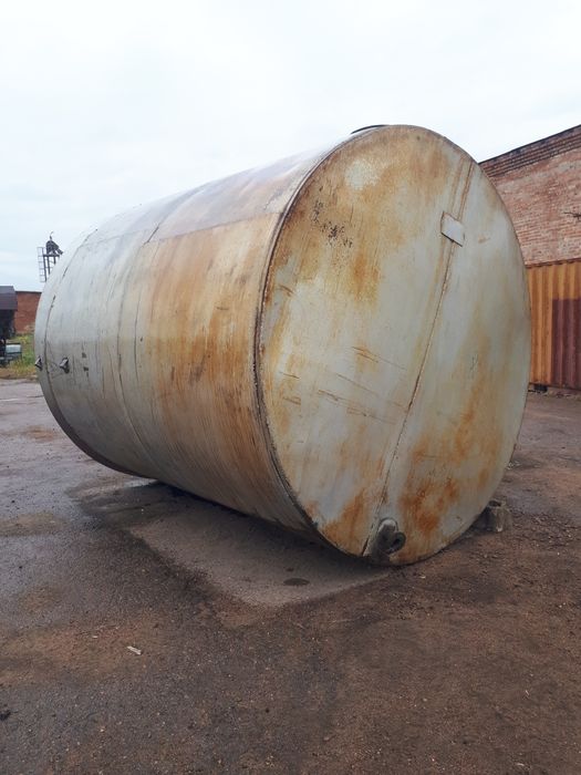 Цистерна, бочка, резервуар, ёмкость.