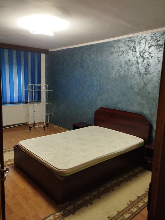 Închiriez apartament 3 camere