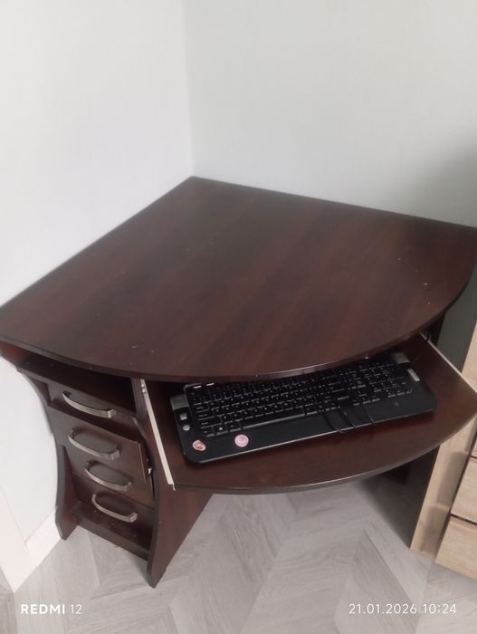 Стол угловой компьютерный