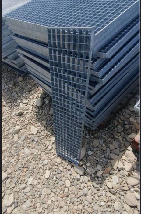Trepte zincate galvanizate