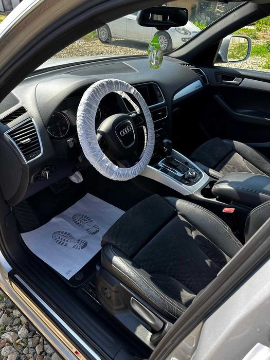 Vând  audi  Q5  .