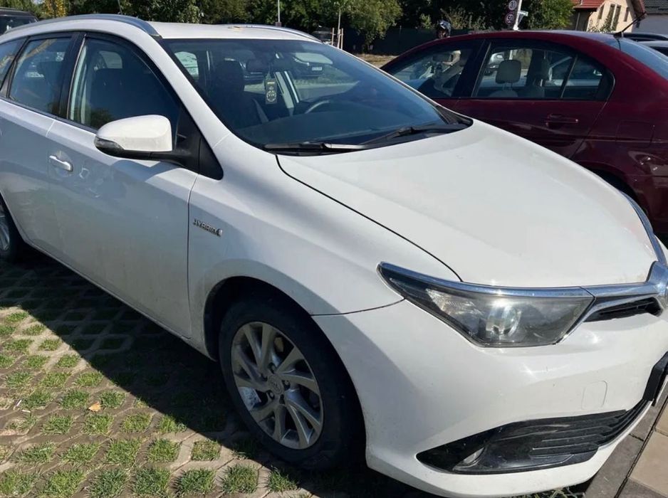 Închiriez auto Toyota Auris pentru UBER/BOLT