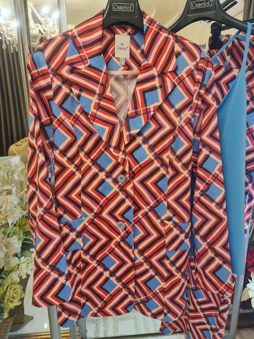 НОВ* Луксозен Костюм от 3 части Camelot