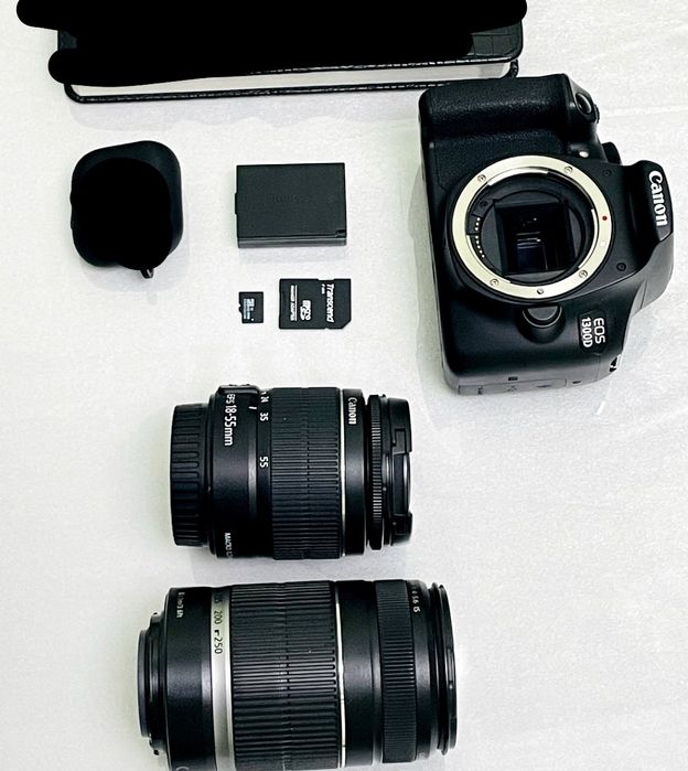 Продаётся фотоаппарат Canon 1300D в хорошем состоянии.