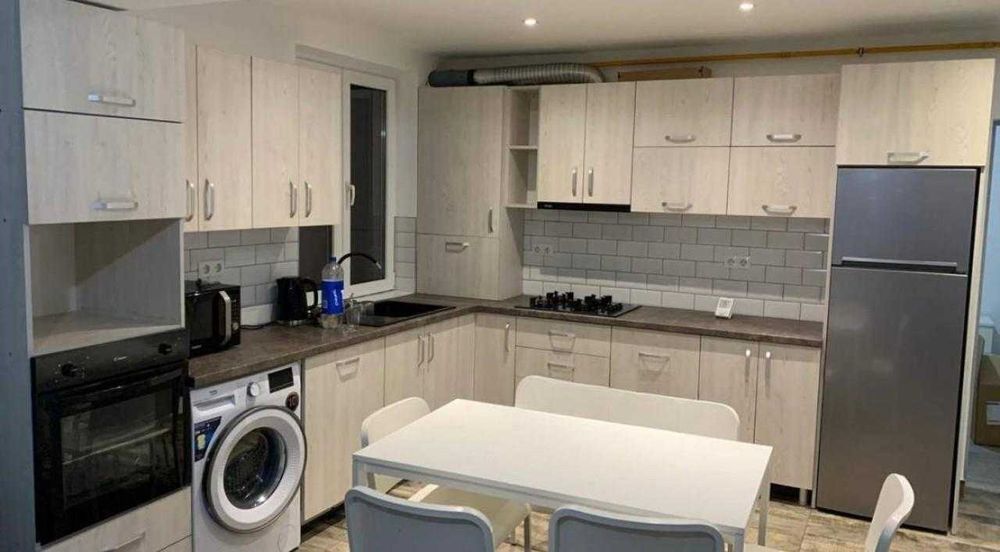 Дава се под наем Тристаен апартамент в Пловдив, Център - 100 кв.м за 450 € - Снимка #6