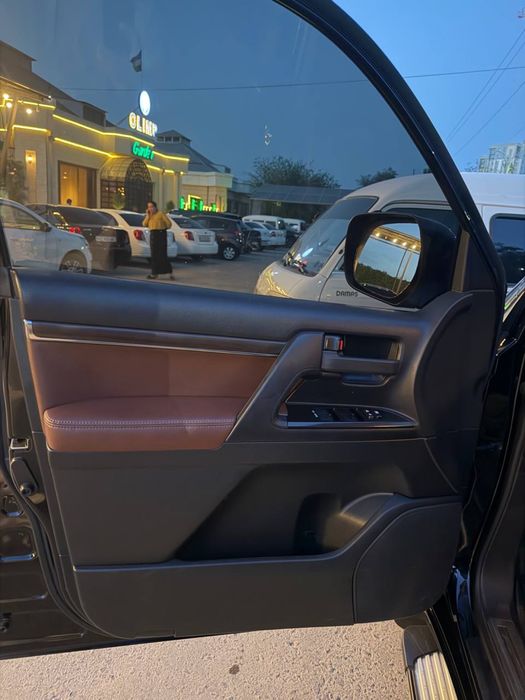 Toyota Land Cruiser 200