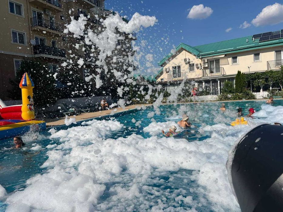 Închiriere Mașină de Spumă – Pool Party & Petreceri Copii | Efect WOW garantat