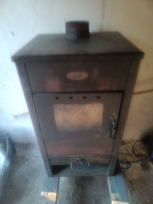 Vând termoșemineu de 14 kw.