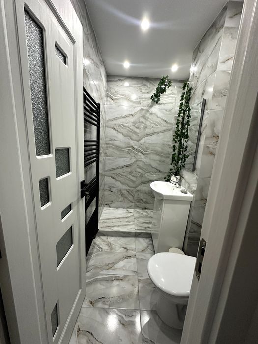 Se vinde garsonieră modernă, complet renovată de la 0, situată într-o zonă foarte liniștită din Blaj – Câmpia Libertății (G3, etaj 1).