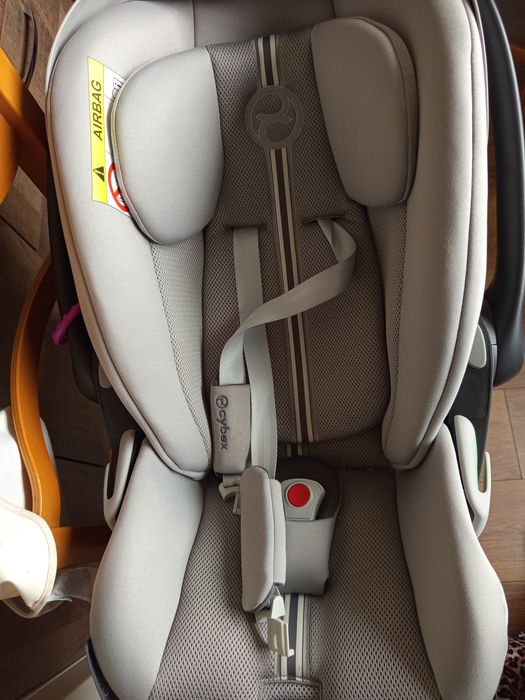 Cybex стол за кола