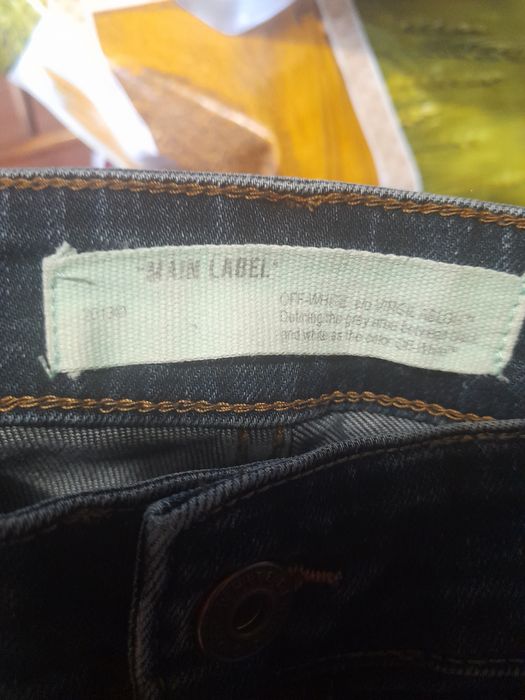 Продавам дънки,сини,нови