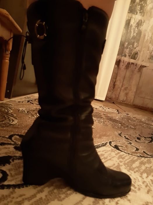 Продам женские сапоги