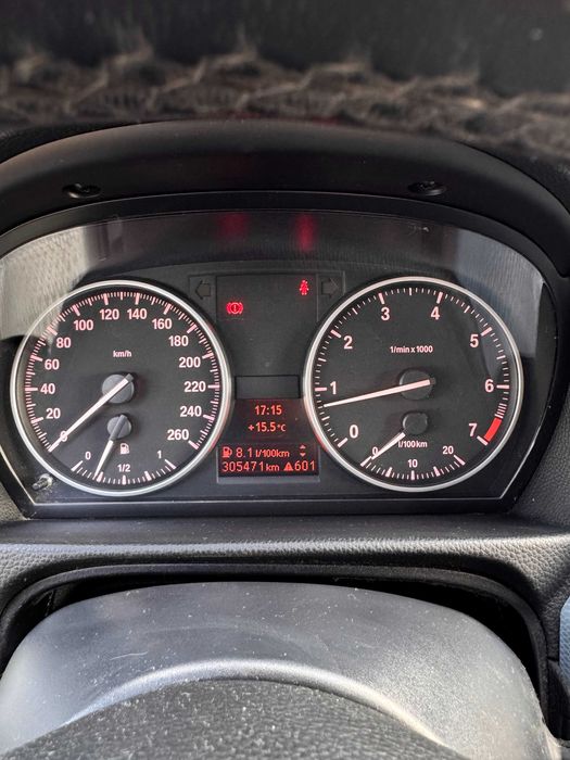 BMW E90 LCI 318i M Paket – 2010 – 2.0 Benzină