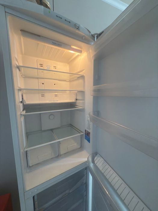Продам холодильник Indesit