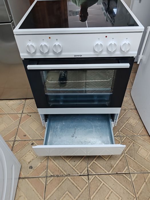 Свободно стояща печка с керамичен плот Gorenje с 2 години Гаранция!