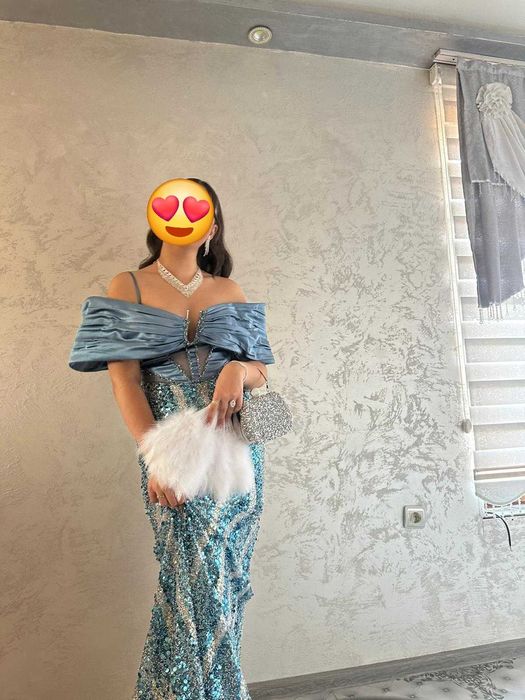 Продавам официялна рокля размер м л