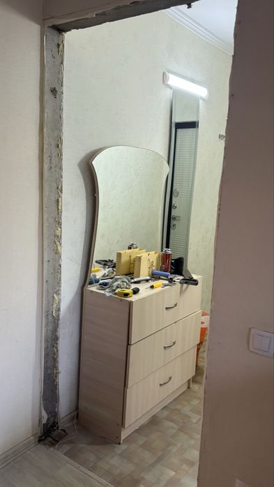 Отдам комод с зеркалом