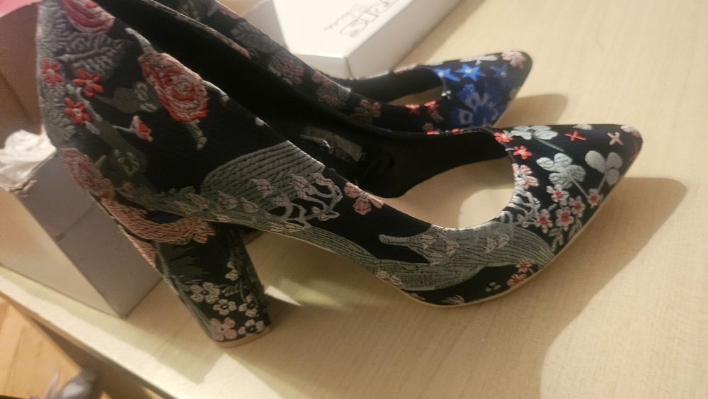 Уникални дамски обувки