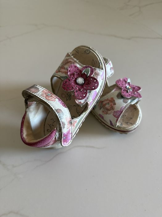 Сандали Primigi с цветя